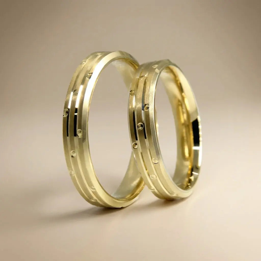4mm Gold Wedding Band – Minimal Line Stone Detail – 9ct/14ct/18ct Gold